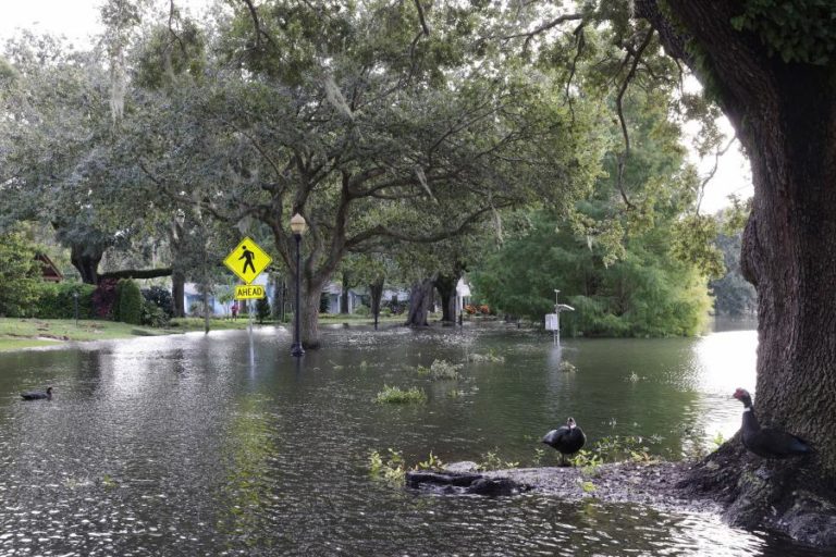 Furacão Ian atinge Carolina do Sul após assolar Florida