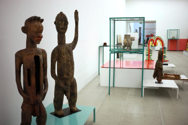 Centro José de Guimarães coloca em diálogos “heteróclitos” coleção que lhe dá nome