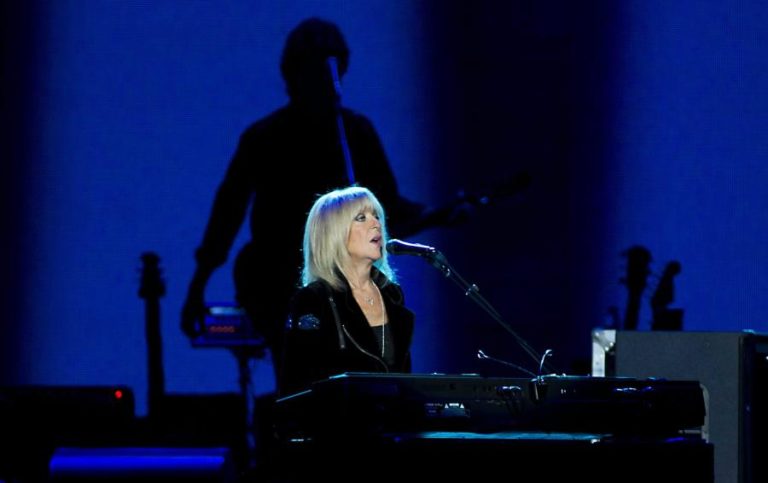 Morreu Christine McVie, cantora e compositora dos Fleetwood Mac, aos 79 anos