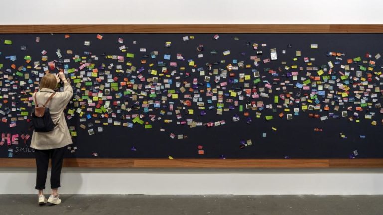 Exposição com mais de 200 obras de 150 artistas ilustra relação Brasil-Portugal