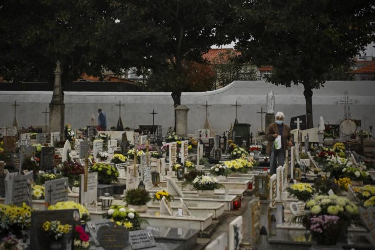 Mumificação natural cresce em cemitérios nacionais — investigadora U. Coimbra