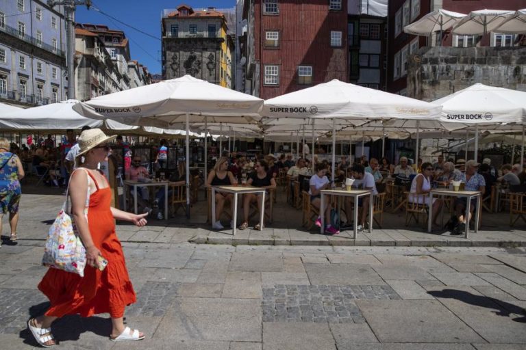 Proveitos do turismo aumentam 70,3% em setembro face a 2021 e superam 2019