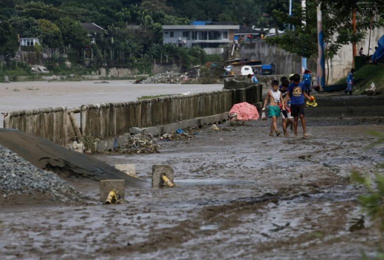 Pelo menos 110 mortos nas Filipinas à passagem da tempestade Nalgae