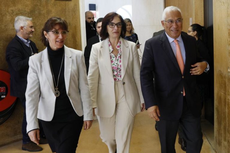 Governo quer metade das bolsas de doutoramento em empresas até 2027