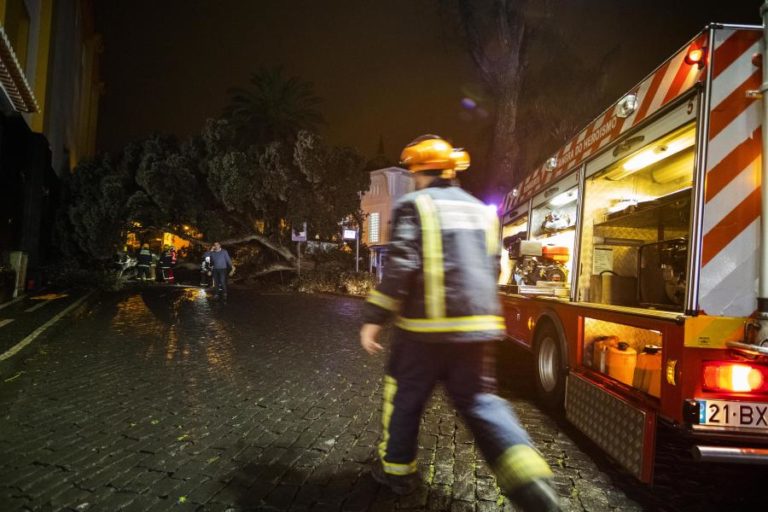 Ilhas dos Açores com avisos de vento e chuva forte sábado e domingo