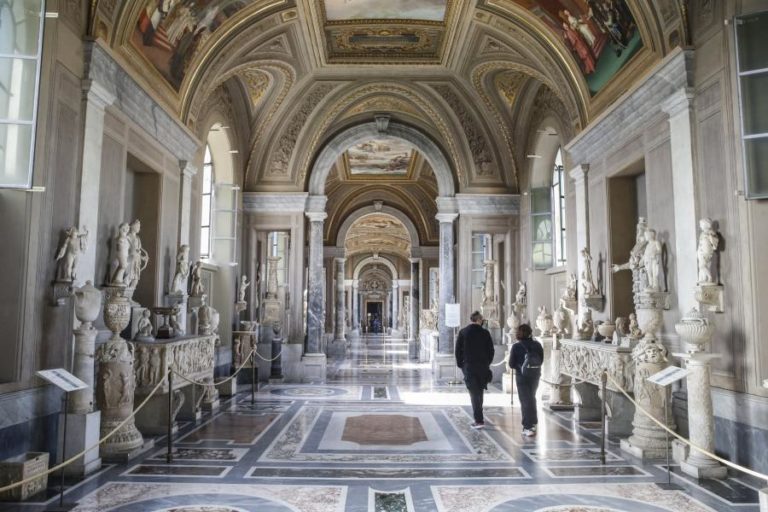 Papa devolve à Grécia esculturas do Pártenon que estão no Vaticano