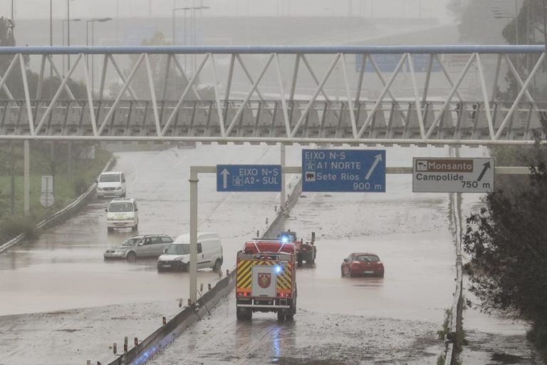 Estado do tempo vai agravar-se a partir das 13:00 e até às 18:00