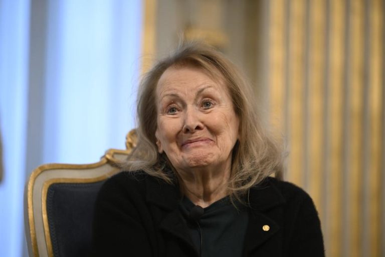 Inédito de Annie Ernaux lançado meses antes de ganhar o Nobel chega a Portugal