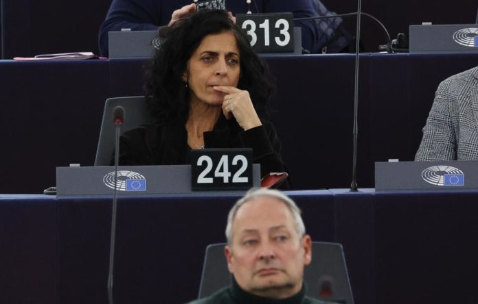 39987802.jpg