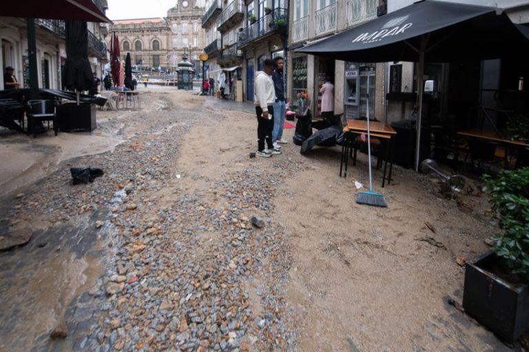 Proteção Civil regista 789 ocorrências entre as 23:00 de sexta-feira e as 07:30 de hoje devido ao mau tempo
