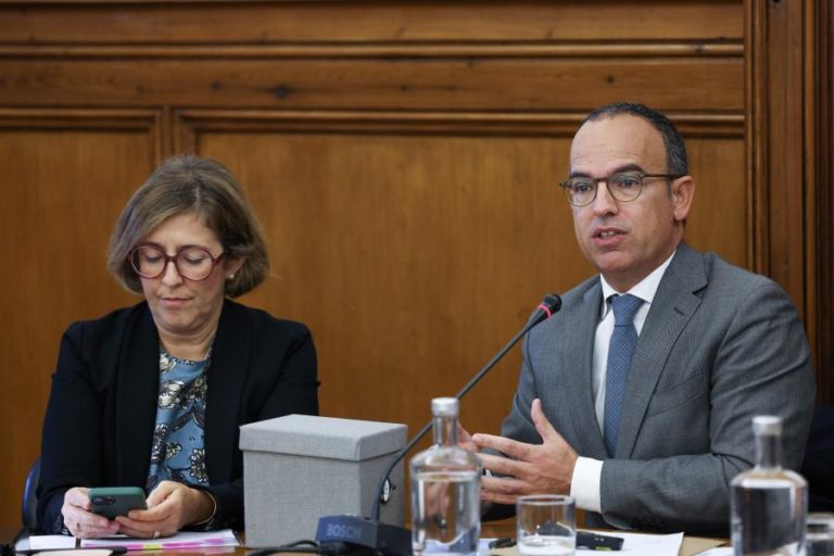 Ministro rejeita novo reforço dos apoios e admite discussão de modelo