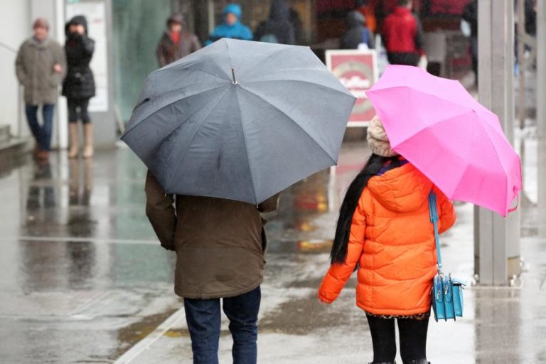 Faro e Beja sob aviso amarelo hoje e quarta-feira devido à chuva