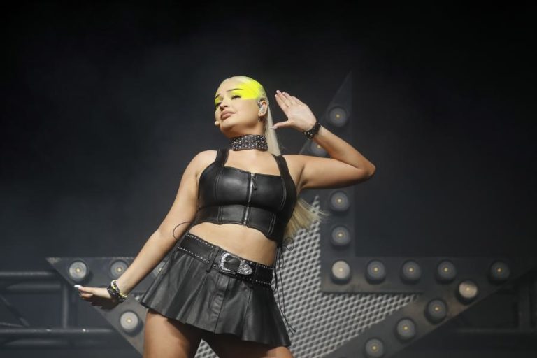 Kim Petras é primeira transexual a vencer Grammy de Melhor Performance Pop Duo