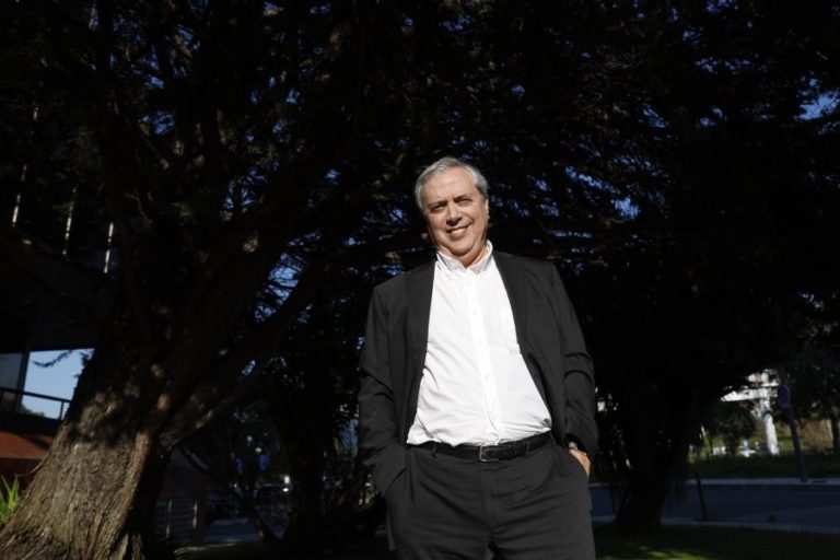 ChatGPT tem o risco de as pessoas pensarem “que dá sempre respostas certas”