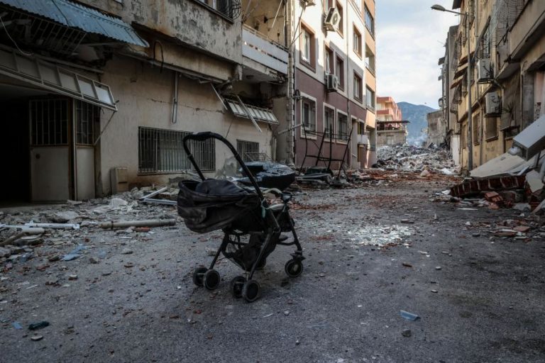 Na Turquia, ao sétimo dia, a esperança de quem espera esfuma-se