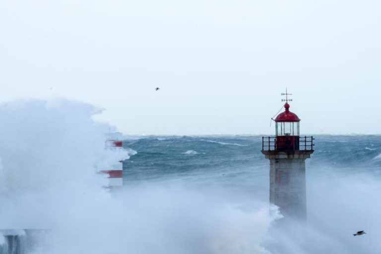 Dez distritos do continente e Madeira sob aviso amarelo devido à agitação marítima