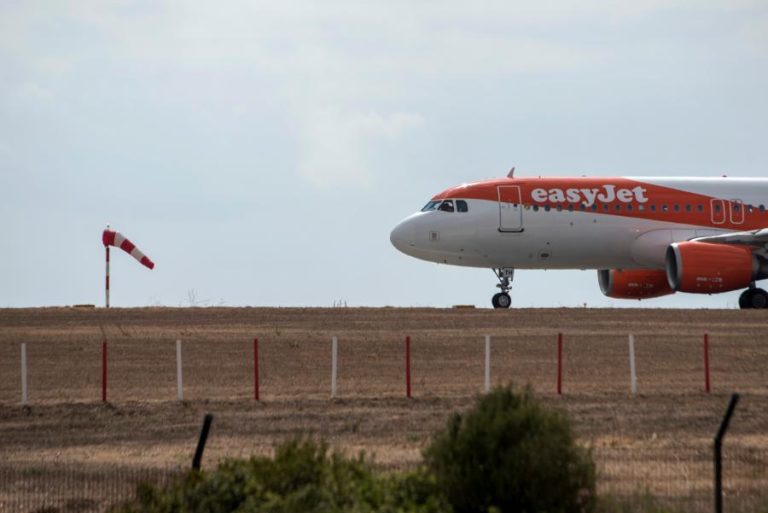 Companhia aérea Easyjet reabre base em Faro para operar 21 rotas até outubro