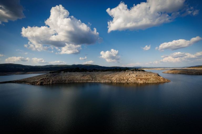 Vinte e seis albufeiras com disponibilidade de água acima dos 80% em fevereiro