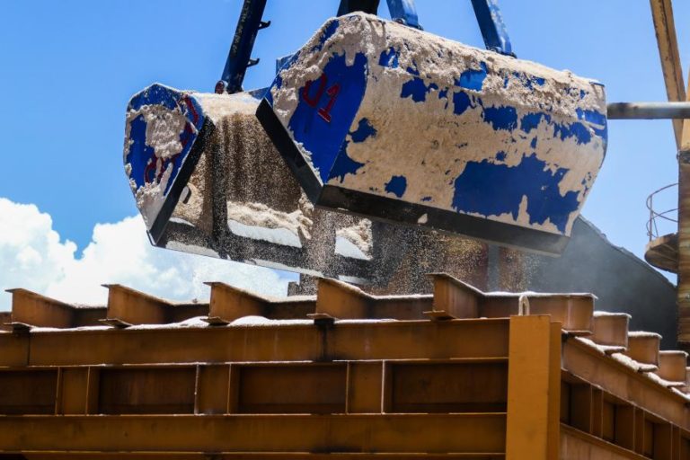 Mau tempo corta produção de mineradora de areias pesadas no norte de Moçambique