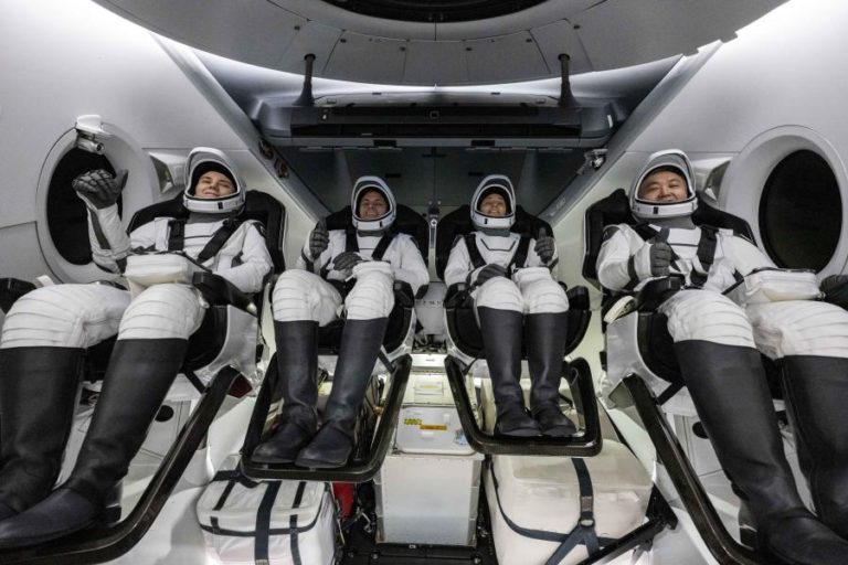 Regressam à Terra quatro astronautas da Estação Espacial Internacional