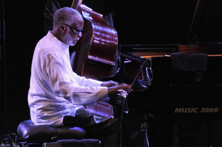 Ahmad Jamal, um dos pianistas mais importantes do jazz, morre aos 92 anos