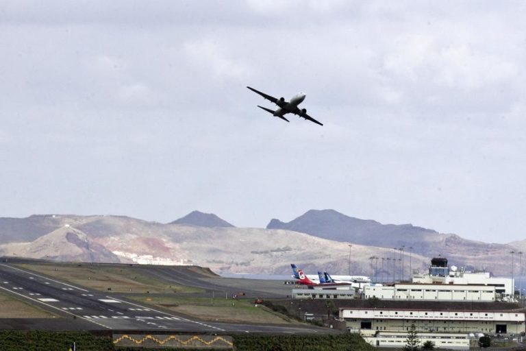 Aeroportos da Madeira com movimento superior a 333 mil passageiros em fevereiro