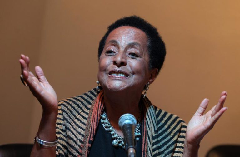 Cantora Susana Baca olha com tristeza para o Peru mas deposita esperança nos jovens