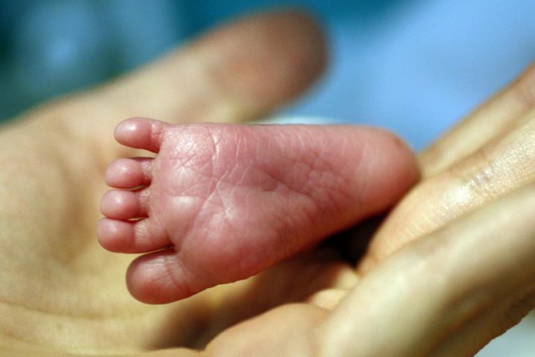Nasceu primeiro bebé britânico com ADN de três pessoas