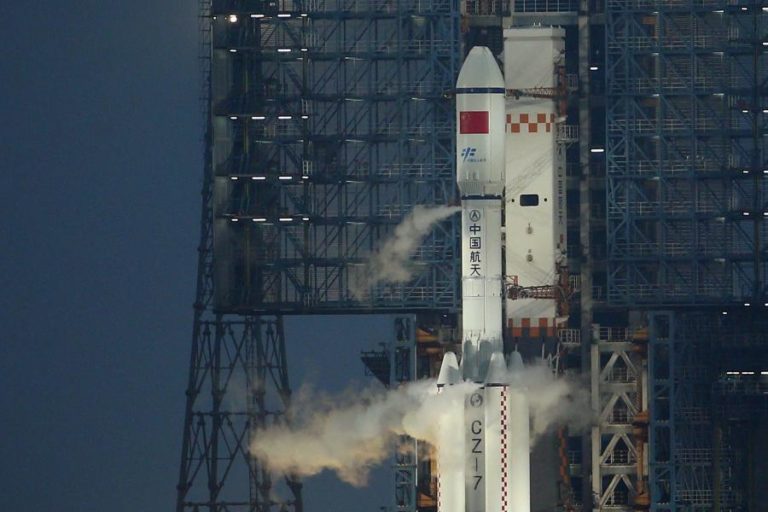 Nave de carga Tianzhou-6 chega à estação espacial chinesa