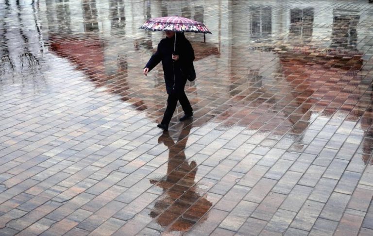Todos os distritos do continente sob aviso amarelo no sábado devido à chuva e trovoada