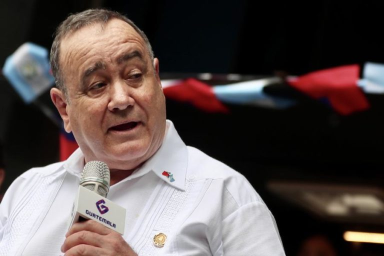 Tribunal da Guatemala suspende candidato presidencial que lidera sondagens