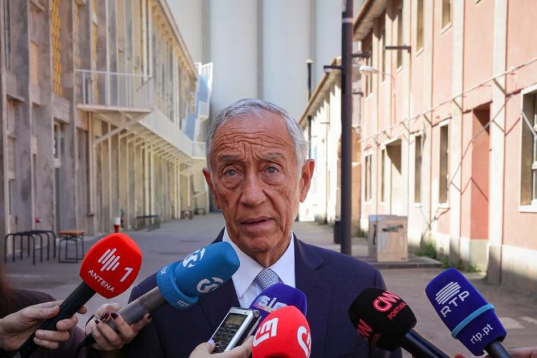 Marcelo enaltece percurso de António Calhau “em prol de uma melhor justiça”
