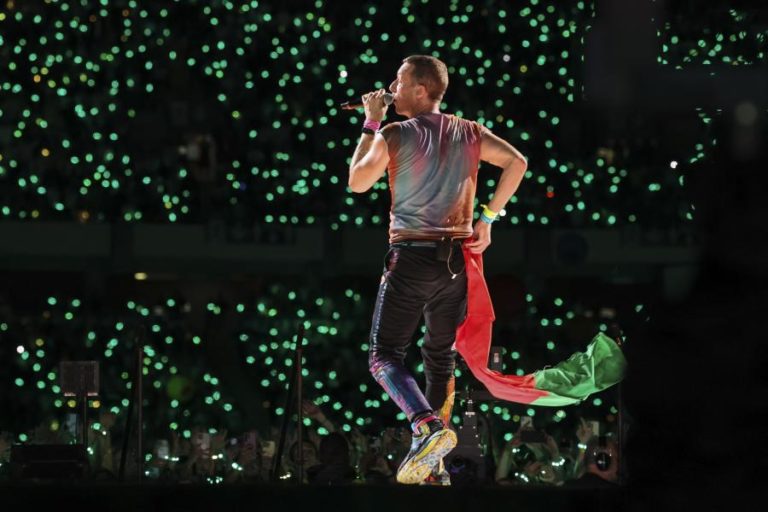Coldplay levam ao “Paradise”  50 mil pessoas que encheram Estádio de Coimbra