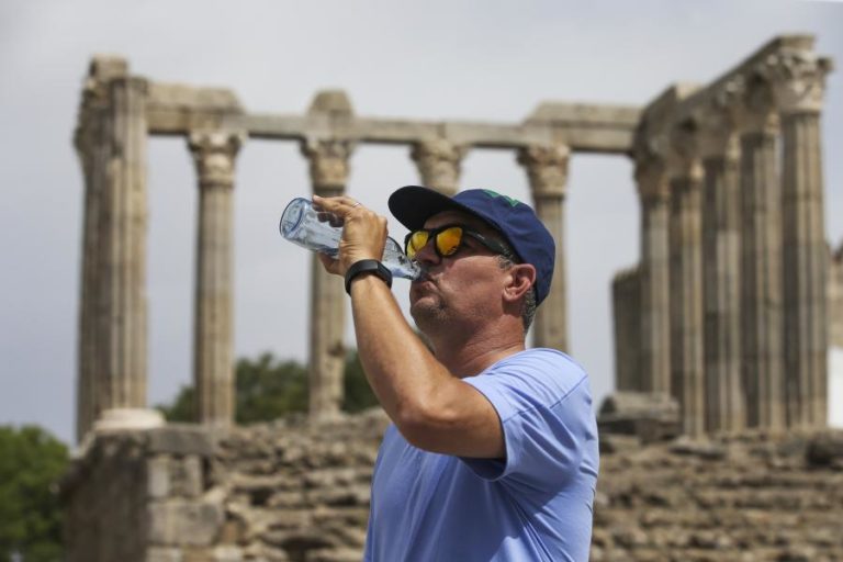 Sete distritos sob aviso amarelo sexta e sábado devido ao tempo quente
