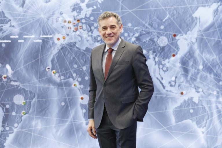 Inteligência Artificial é um “risco certo” na desinformação, diz Ramón Salverría