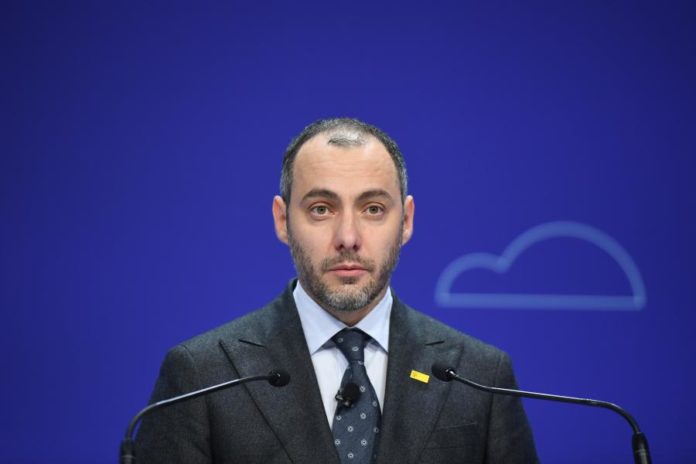 41071922.jpg