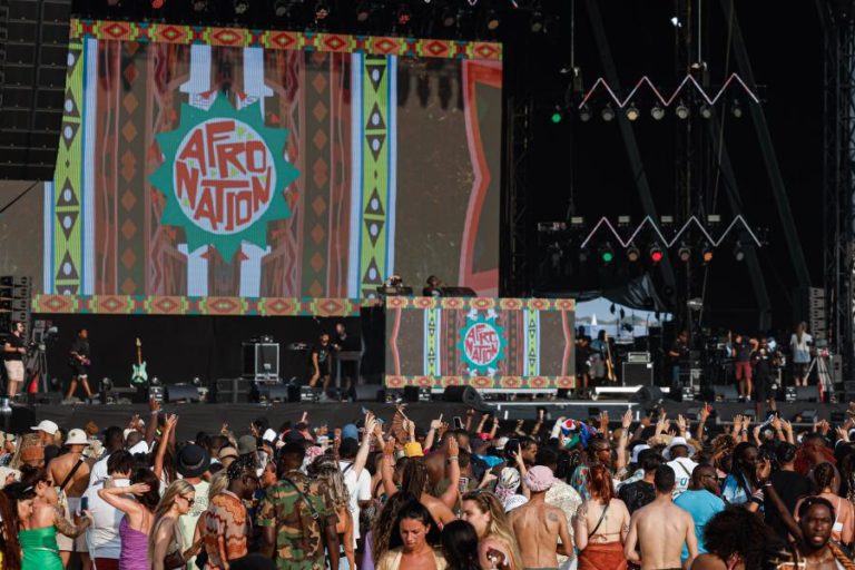 Praia de dia e música à noite atraem milhares ao Afro Nation na Praia da Rocha
