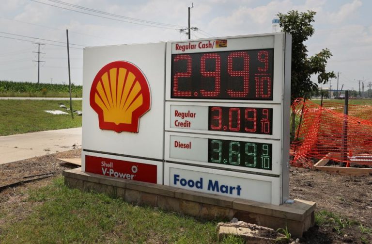 Shell considera irresponsável reduzir petróleo porque renováveis não avançam