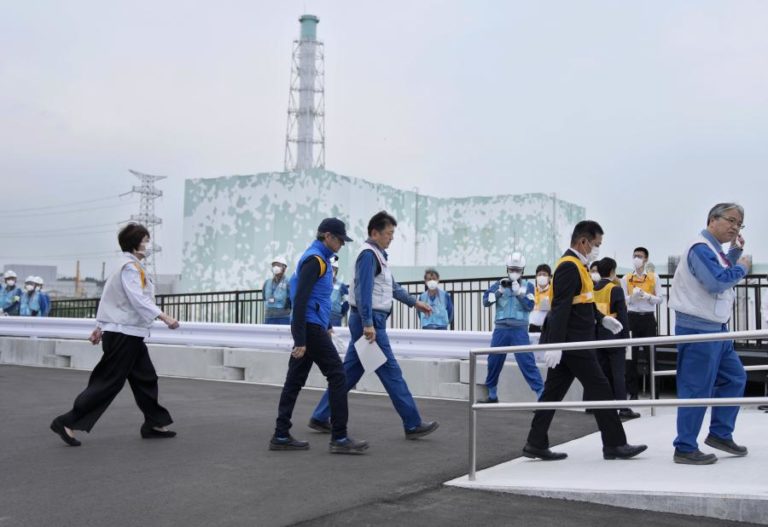 Oposição sul-coreana alerta para plano de descarga da central nuclear de Fukushima