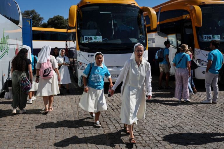 JMJ: Autocarros com peregrinos de Madrid fazem última paragem em Estremoz