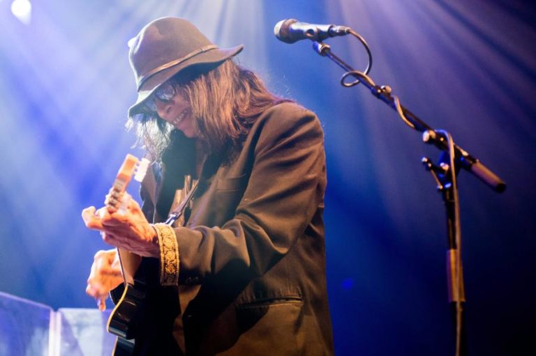 Músico Sixto Rodriguez, de “À procura de Sugar Man”, morre aos 81 anos