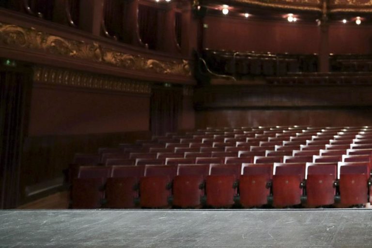 Teatro São João celebra 50 anos da Seiva Trupe com Júlio Cardoso em “O canto do cisne”