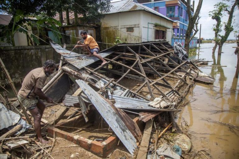 Inundações no Bangladesh causaram 55 mortos desde o início de agosto