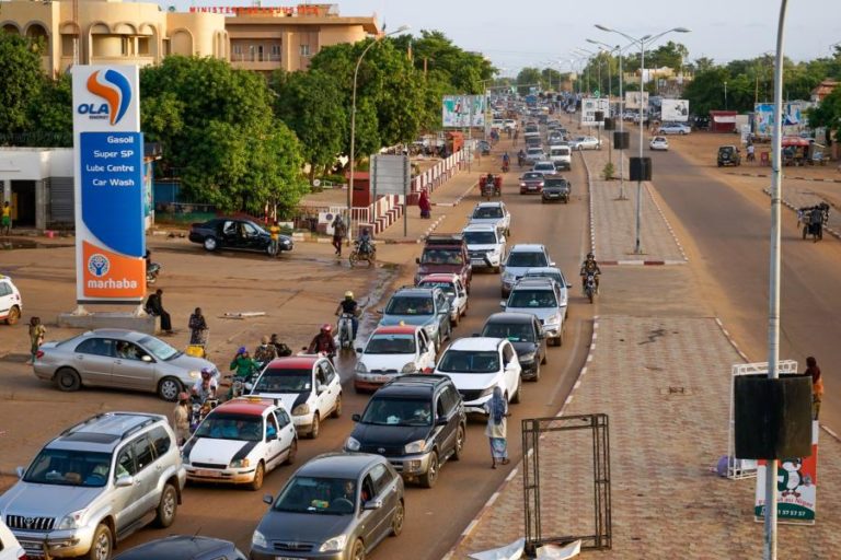 Violência de grupos armados provoca 20.000 novos deslocados num mês no Níger