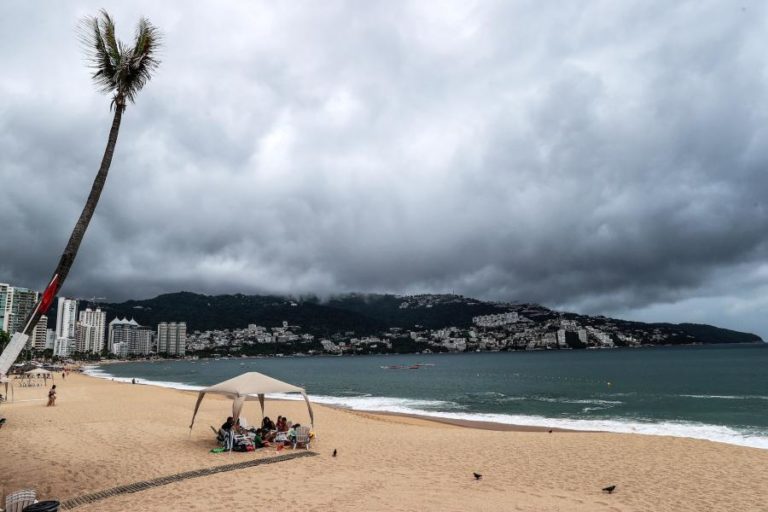 Furacão Hilary perde intensidade na aproximação à costa do México e dos EUA