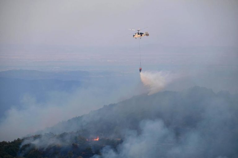 UE envia 11 aviões e um helicóptero para combater fogos na Grécia
