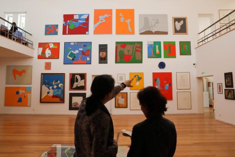 Exposição com 130 obras do pintor Júlio Pomar viaja por oito décadas criativas