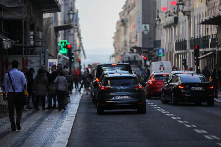 Emissões geradas por transporte rodoviário em Portugal aumentaram 6,2%