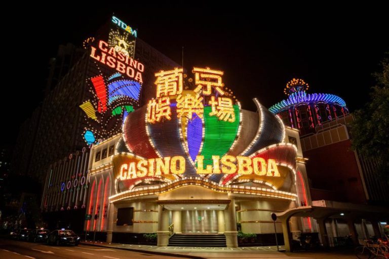 Macau encerra casinos devido a tufão, um ferido e quase 150 pessoas em abrigos