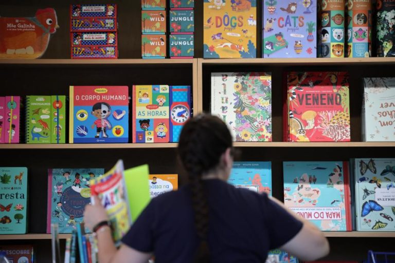 Feira do Livro do Porto já recebeu mais de 112 mil visitantes